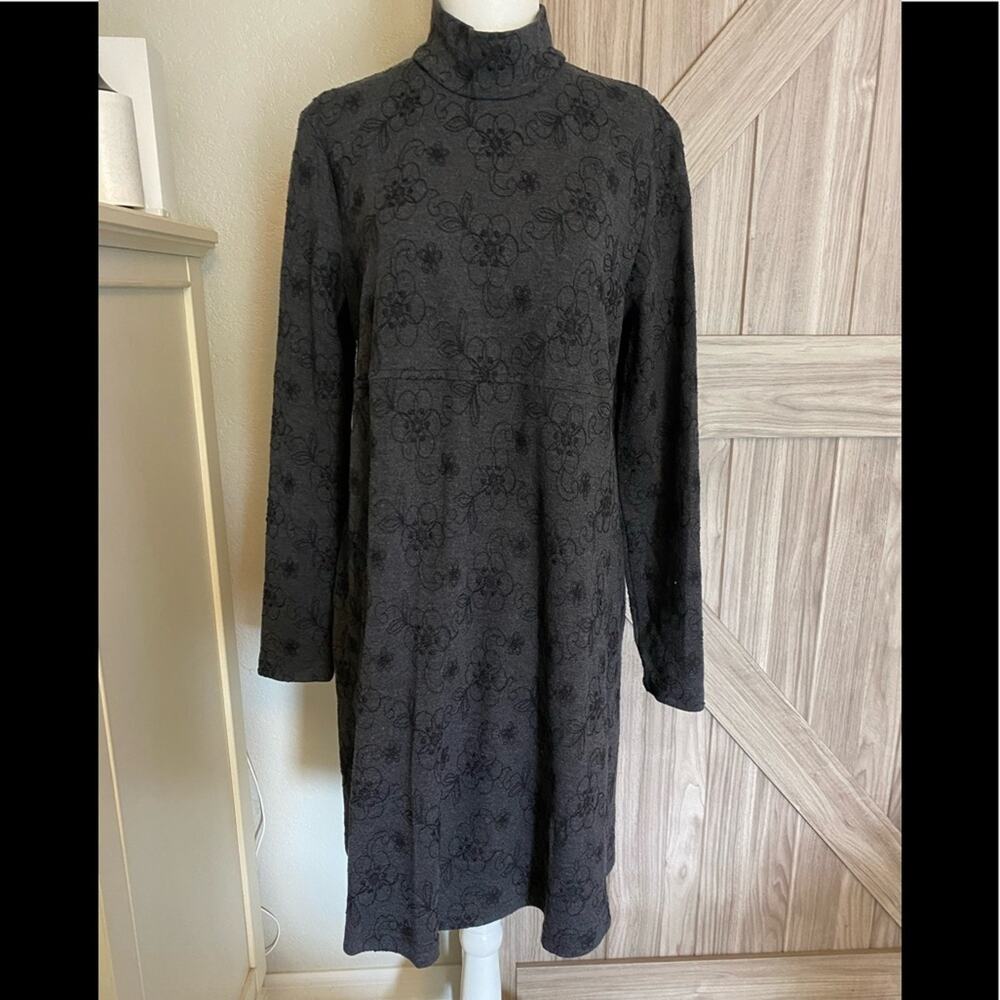 Mimi maternity medium gray long sleeve dress